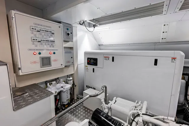 Slide: The Image of Custom Navetta 33 2023 - 190