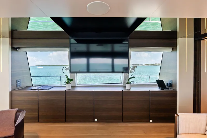 Slide: The Image of Custom Navetta 33 2023 - 42