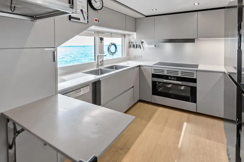 Slide: The Image of Custom Navetta 33 2023 - 47