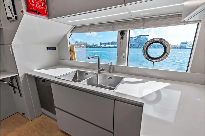 Slide: The Image of Custom Navetta 33 2023 - 48