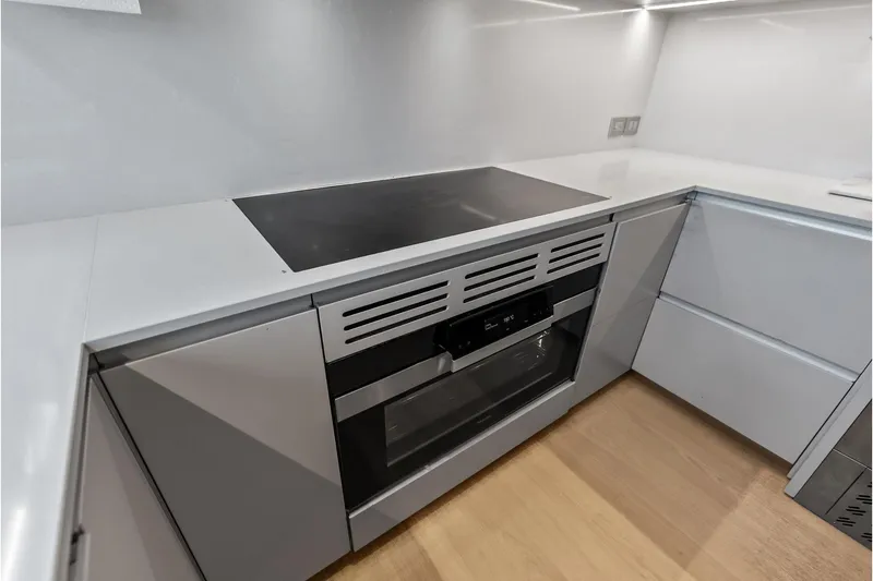 Slide: The Image of Custom Navetta 33 2023 - 49