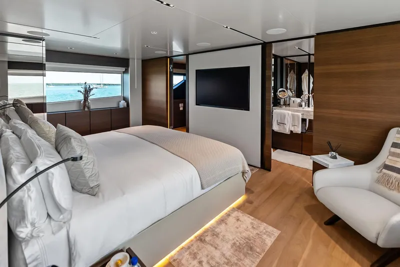 Slide: The Image of Custom Navetta 33 2023 - 57