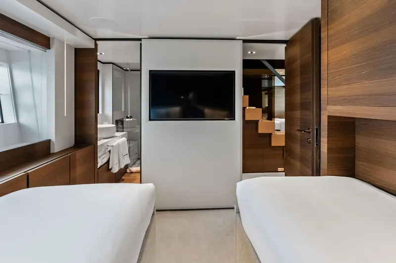 Slide: The Image of Custom Navetta 33 2023 - 93