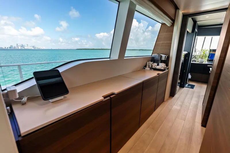 Slide: The Image of Custom Navetta 33 2023 - 98