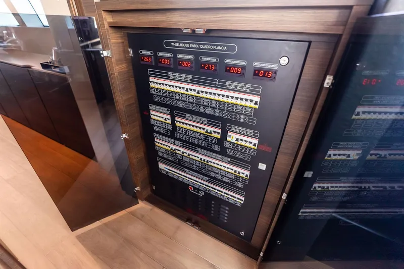 Slide: The Image of Custom Navetta 33 2023 - 99