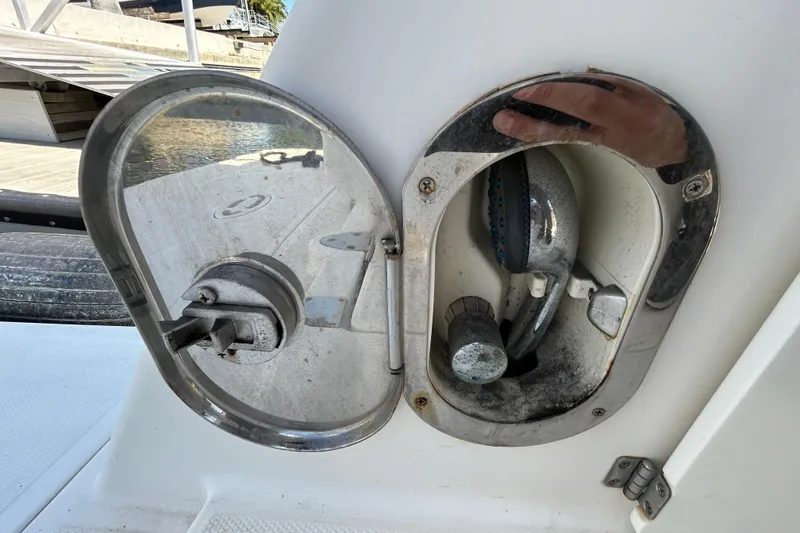 Slide: The Image of Control panel of a 2014 Sea Ray Sundancer 260 with Garmin navigation system. - 38