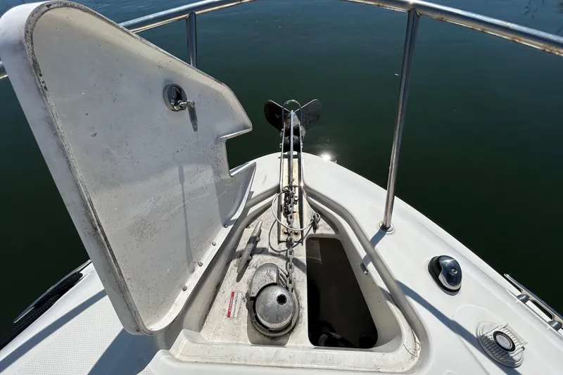 Slide: The Image of Interior view of a 2014 Sea Ray Sundancer 260 boat cabin. - 71