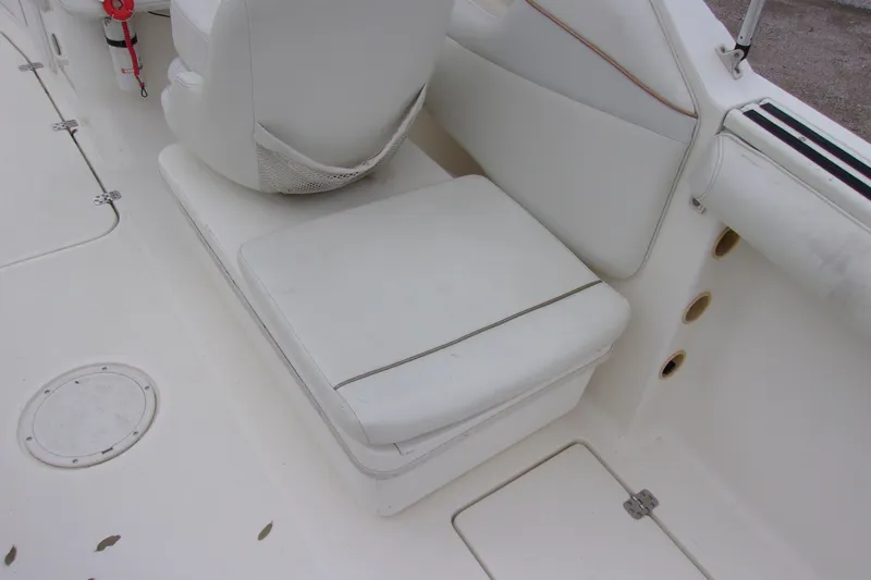 Slide: The Image of White seating area on a 1998 Wellcraft 210 Sportsman boat interior. - 9