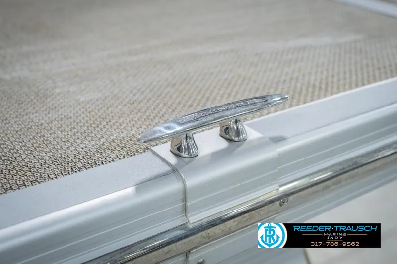 Slide: The Image of 2015 Bennington 2350 RSR boat cleat detail with Reeder-Trausch Marine logo. - 64