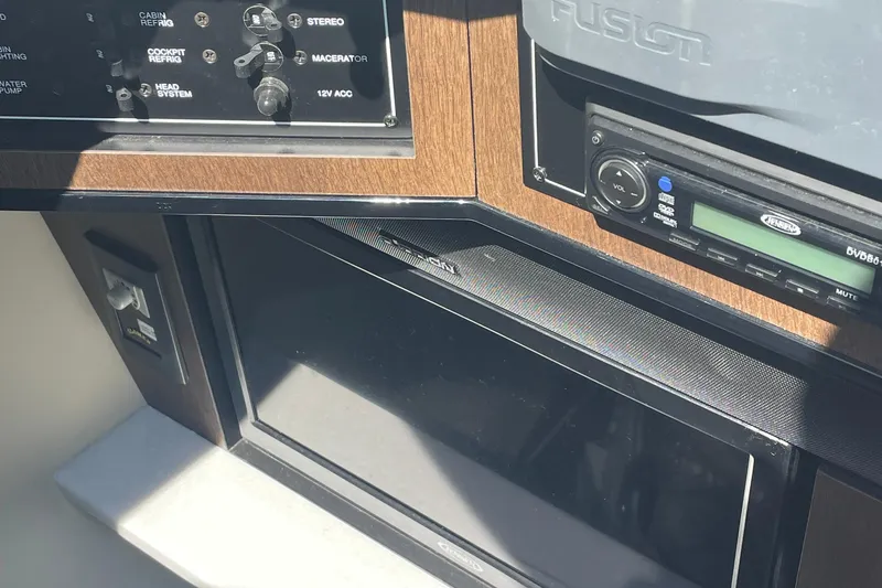 Slide: The Image of Control panel and stereo system in a 2018 Monterey 328 Super Sport boat. - 22