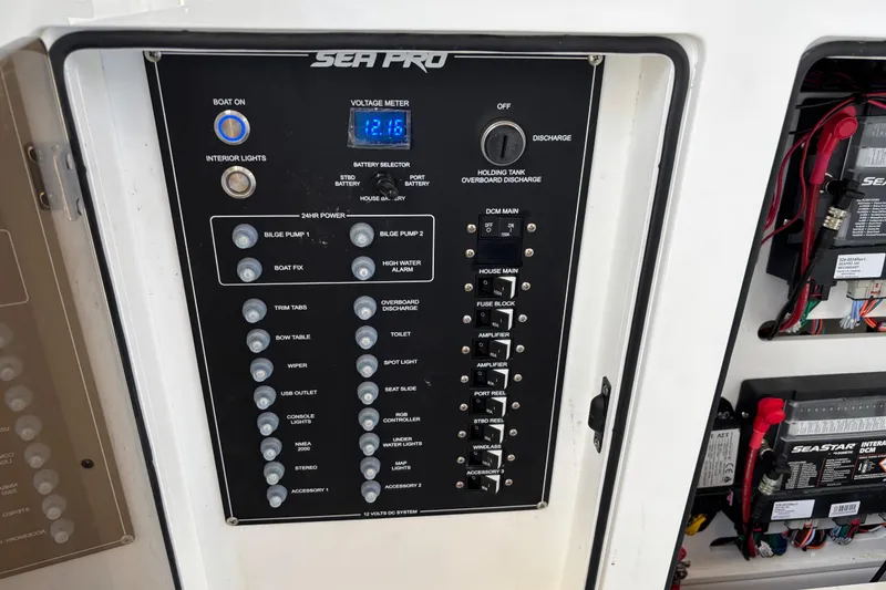 Slide: The Image of Livewell on 2024 Sea Pro 322 Offshore boat, featuring a sleek design and modern functionality. - 20