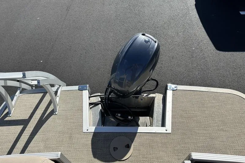 Slide: The Image of 2018 Bennington 23 SPDX boat with outboard motor, viewed from above. - 25