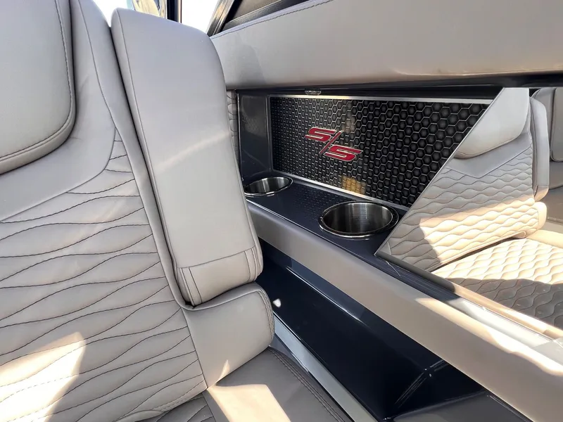 Slide: The Image of Interior of 2019 Cruisers Yachts 338 CX South Beach Bow Rider. - 14