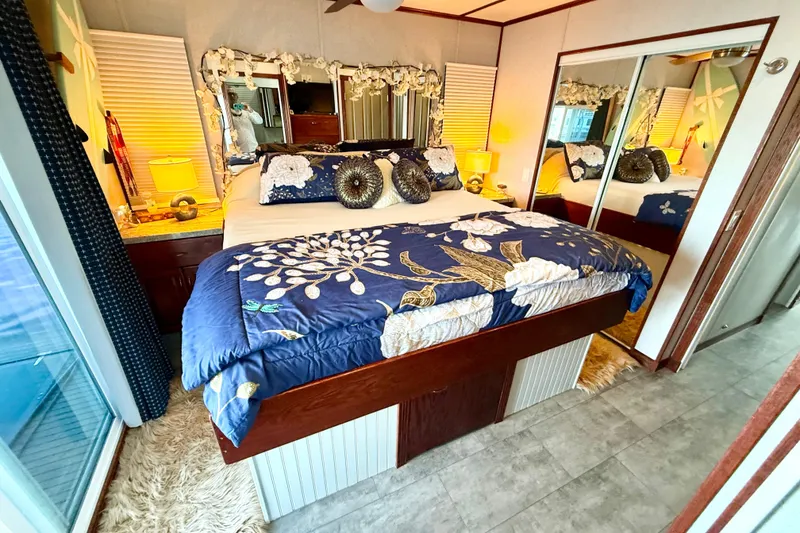 Slide: The Image of Luxurious bedroom in 2005 Twin Anchors 6816 Arizona Edition Yacht House. - 33