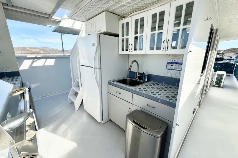 Slide: The Image of Modern kitchen on 2005 Twin Anchors 6816 Arizona Edition Yacht House. - 47