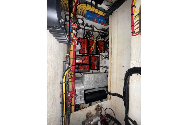 Slide: The Image of Electrical system of a 2020 Streamline 45, featuring organized wiring and components. - 118