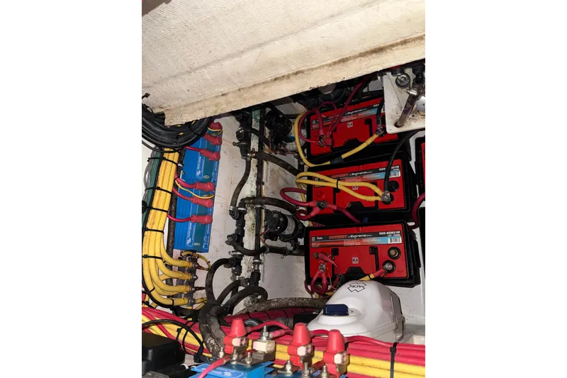 Slide: The Image of Electrical system with batteries and wiring in a 2020 Streamline 45 model. - 122