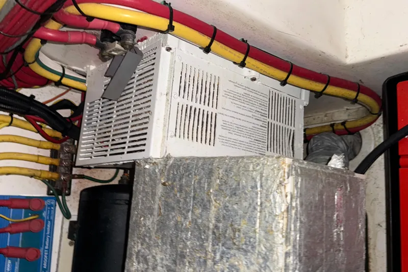 Slide: The Image of Electrical wiring and components in a Streamline 45, 2020 model, with insulated cables. - 126