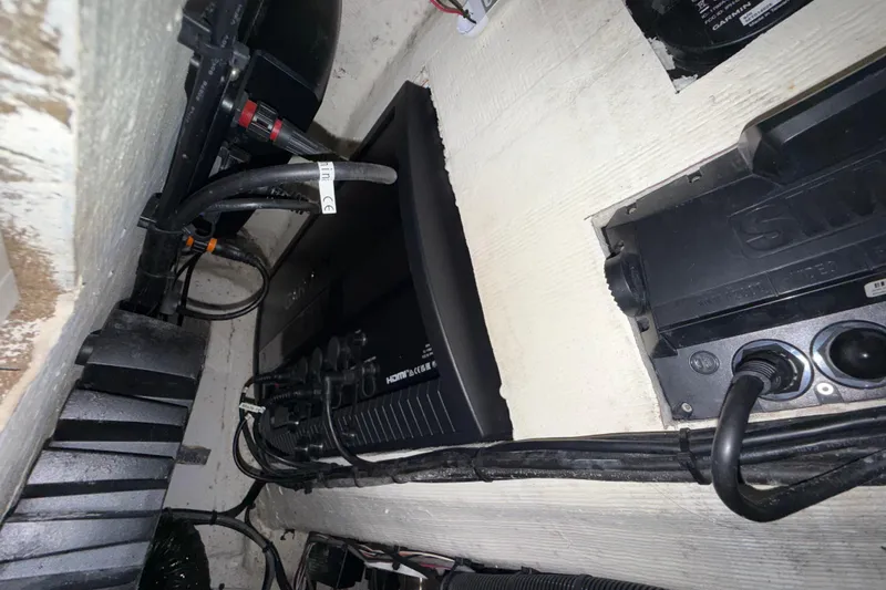 Slide: The Image of Electrical wiring and components inside a Streamline 45, 2020 model. - 128