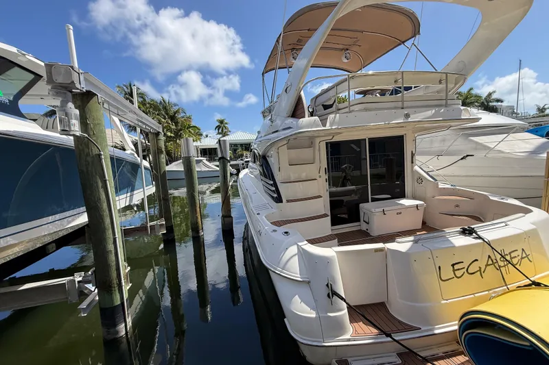 The Image of Sea Ray 400 Sedan Bridge 1998 - undefined