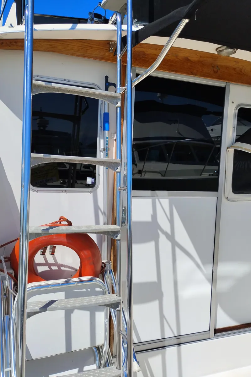 Slide: The Image of 1978 Bertram 33 Convertible boat with ladder and life preserver on deck. - 10