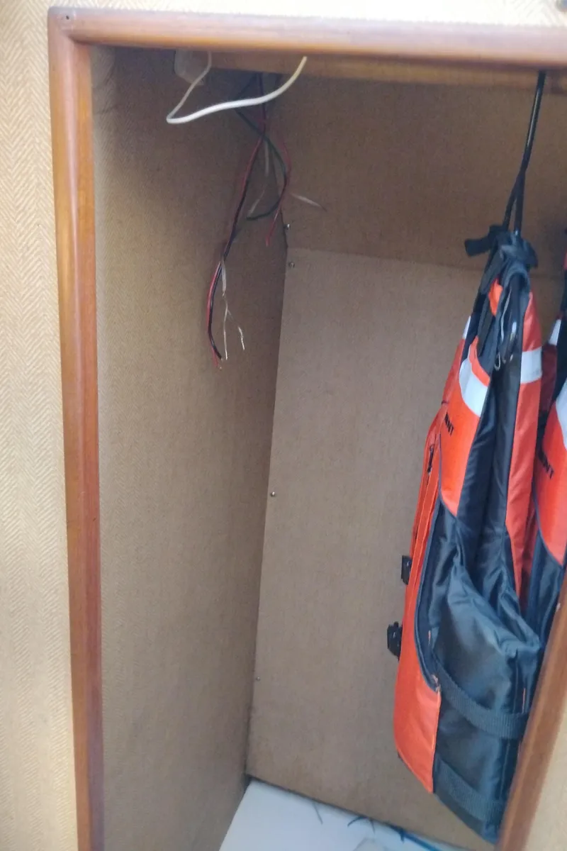 Slide: The Image of Bertram 33 Flybridge Cruiser 1978 - 50