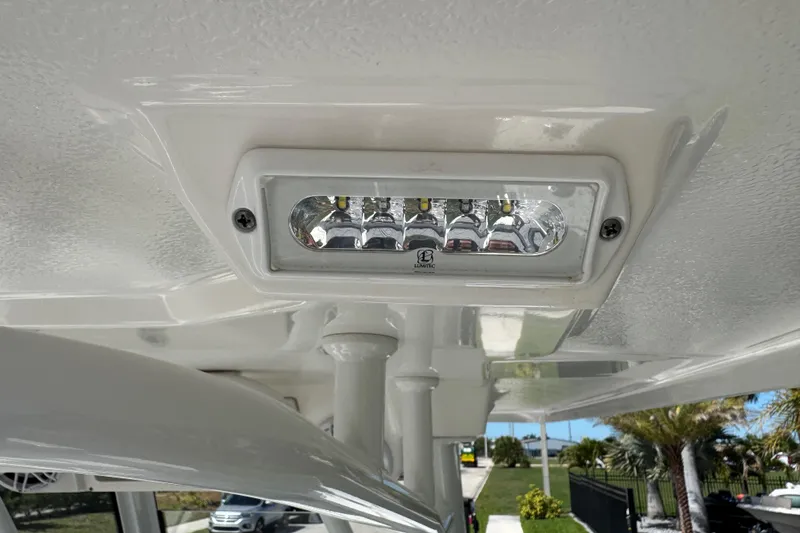 Slide: The Image of LED light fixture on 2022 Robalo 266 Cayman boat ceiling. - 113