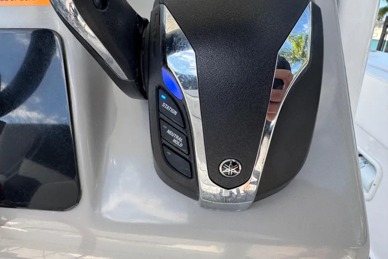 Slide: The Image of Close-up of Yamaha throttle control on 2022 Robalo 266 Cayman boat. - 43