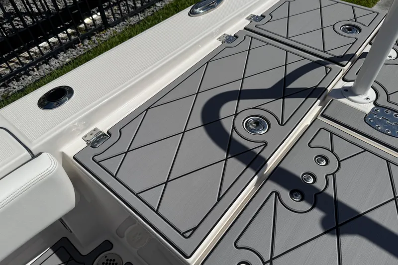 Slide: The Image of 2022 Robalo 266 Cayman boat deck with sleek, modern design and durable materials. - 94
