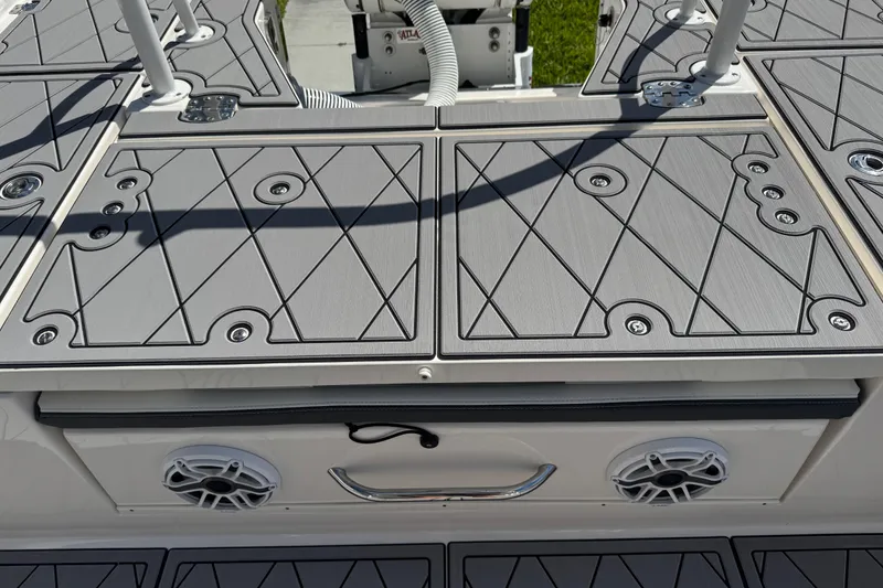 Slide: The Image of Robalo 266 Cayman 2022 - 95