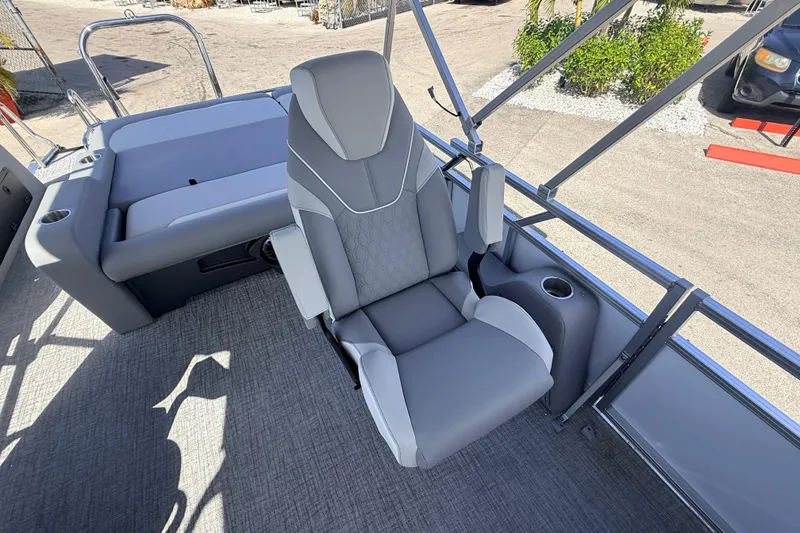 Slide: The Image of Luxurious seating on 2026 Avalon 2385 Venture 85 VRB Tri Toon boat. - 18