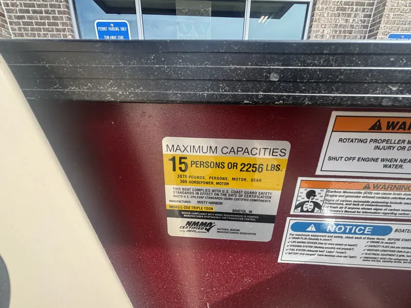 Slide: The Image of Viaggio Lago 25U Tripletoon w/Suzuki 200HP - 4 - Stroke Engine Trailer Included 2022 - 15