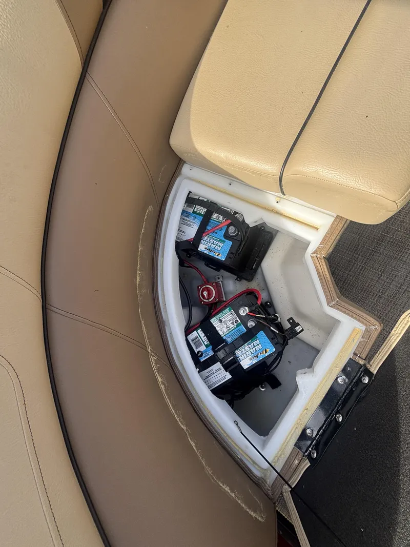 Slide: The Image of Viaggio Lago 25U Tripletoon w/Suzuki 200HP - 4 - Stroke Engine Trailer Included 2022 - 16