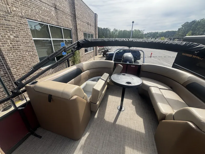 Slide: The Image of Viaggio Lago 25U Tripletoon w/Suzuki 200HP - 4 - Stroke Engine Trailer Included 2022 - 17