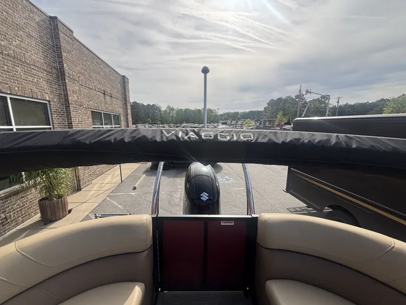 Slide: The Image of Viaggio Lago 25U Tripletoon w/Suzuki 200HP - 4 - Stroke Engine Trailer Included 2022 - 37