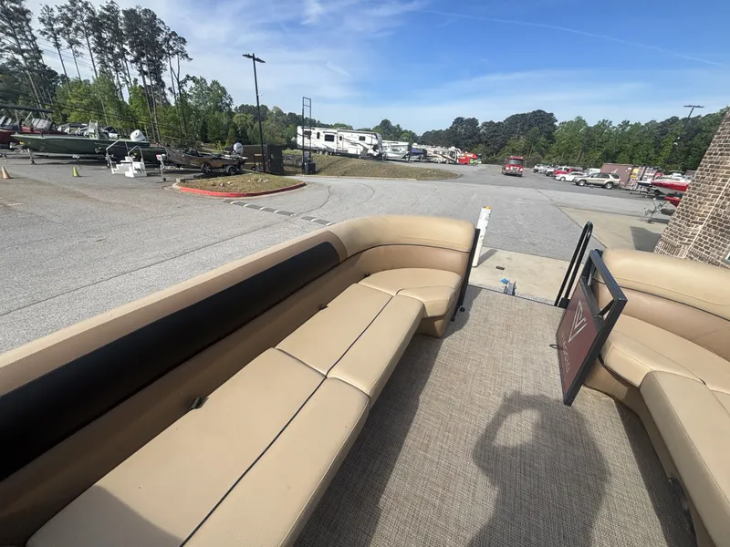 Slide: The Image of Viaggio Lago 25U Tripletoon w/Suzuki 200HP - 4 - Stroke Engine Trailer Included 2022 - 42