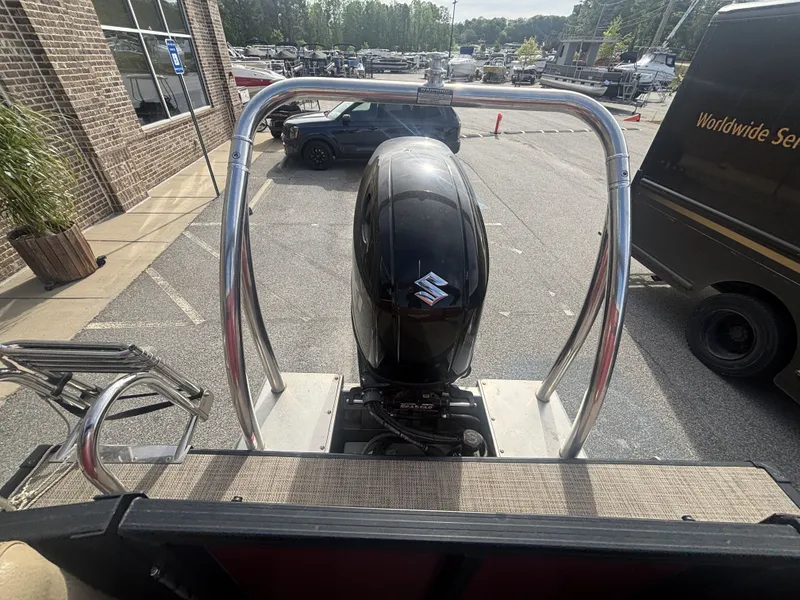 Slide: The Image of Viaggio Lago 25U Tripletoon w/Suzuki 200HP - 4 - Stroke Engine - No Trailer 2022 - 16