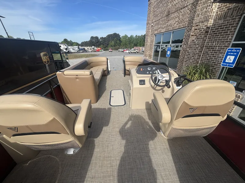 Slide: The Image of Viaggio Lago 25U Tripletoon w/Suzuki 200HP - 4 - Stroke Engine - No Trailer 2022 - 18