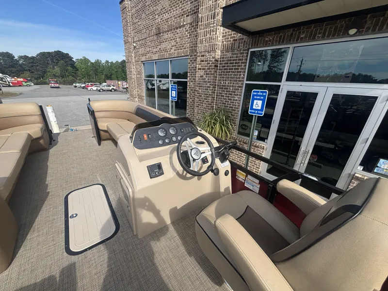 Slide: The Image of Viaggio Lago 25U Tripletoon w/Suzuki 200HP - 4 - Stroke Engine - No Trailer 2022 - 19