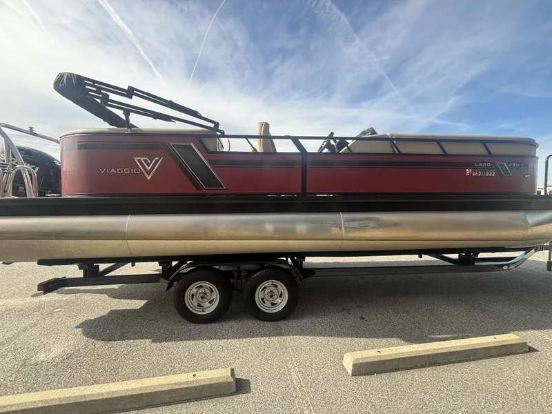 Slide: The Image of Viaggio Lago 25U Tripletoon w/Suzuki 200HP - 4 - Stroke Engine - No Trailer 2022 - 22