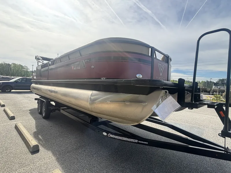 Slide: The Image of Viaggio Lago 25U Tripletoon w/Suzuki 200HP - 4 - Stroke Engine - No Trailer 2022 - 23