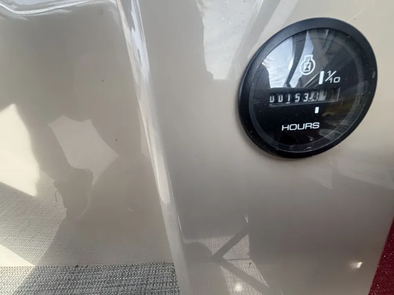 Slide: The Image of Viaggio Lago 25U Tripletoon w/Suzuki 200HP - 4 - Stroke Engine - No Trailer 2022 - 28