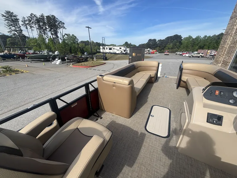 Slide: The Image of Viaggio Lago 25U Tripletoon w/Suzuki 200HP - 4 - Stroke Engine - No Trailer 2022 - 34