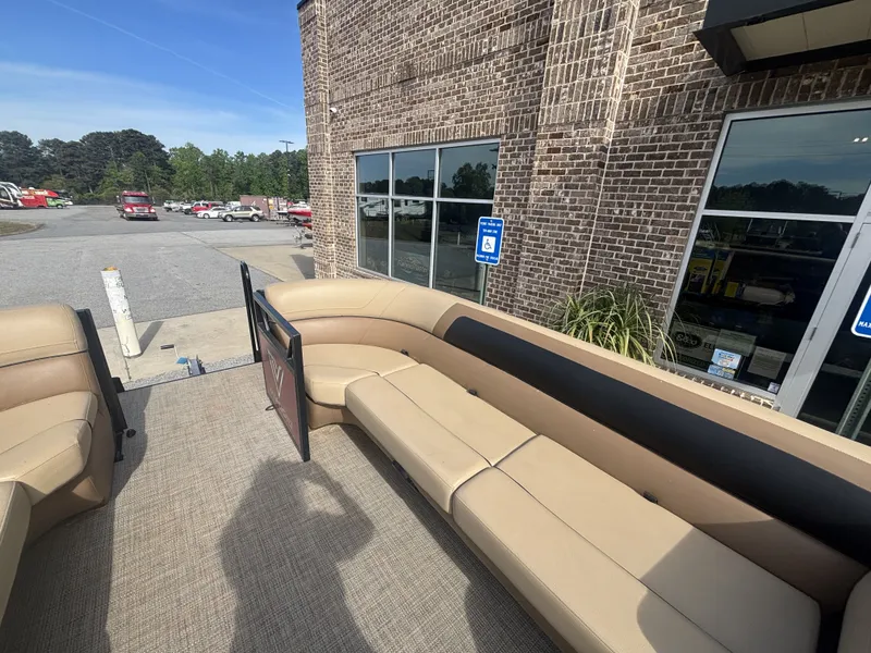 Slide: The Image of Viaggio Lago 25U Tripletoon w/Suzuki 200HP - 4 - Stroke Engine - No Trailer 2022 - 35