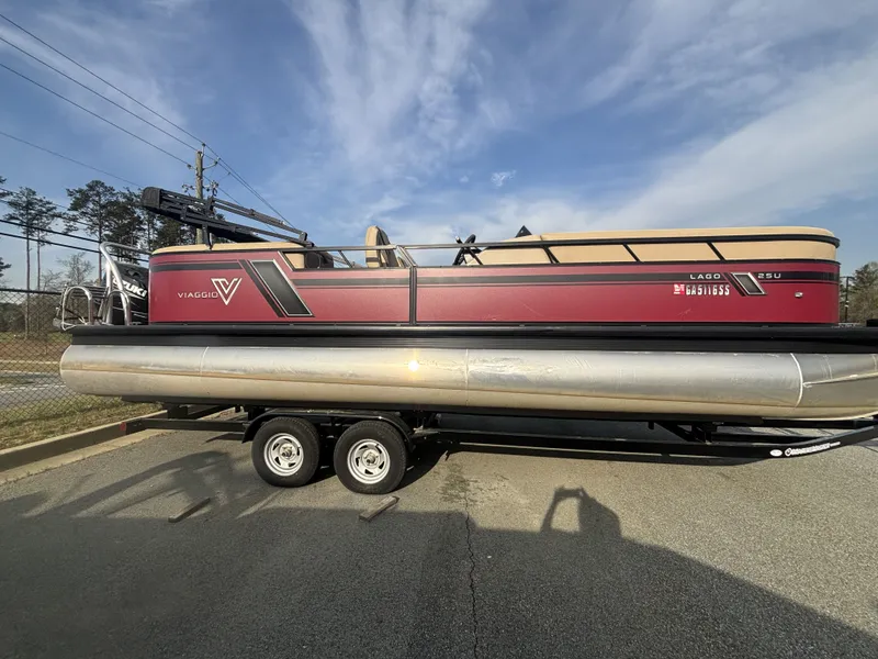 Slide: The Image of Viaggio Lago 25U Tripletoon w/Suzuki 200HP - 4 - Stroke Engine - No Trailer 2022 - 4