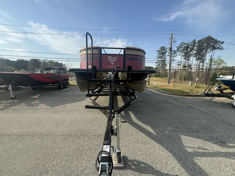 Slide: The Image of Viaggio Lago 25U Tripletoon w/Suzuki 200HP - 4 - Stroke Engine - No Trailer 2022 - 5