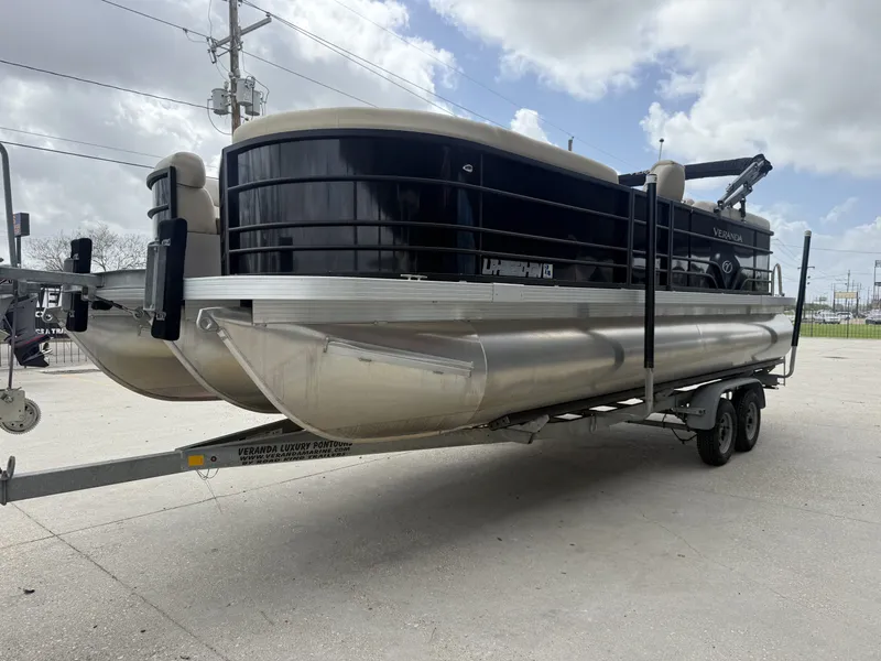 Slide: The Image of Veranda VR22RC 2022 - 11