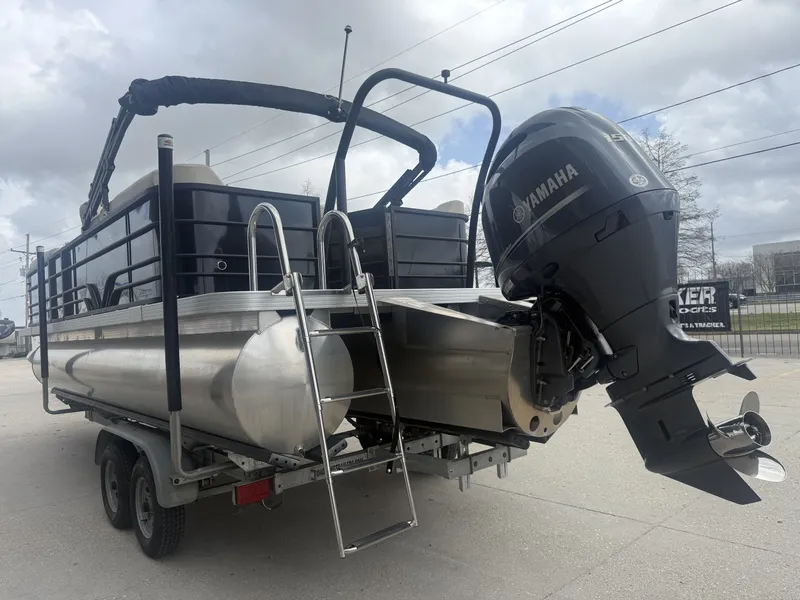 Slide: The Image of Veranda VR22RC 2022 - 13