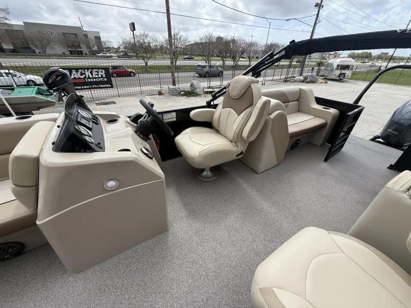 Slide: The Image of Veranda VR22RC 2022 - 3