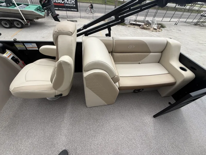 Slide: The Image of Veranda VR22RC 2022 - 7